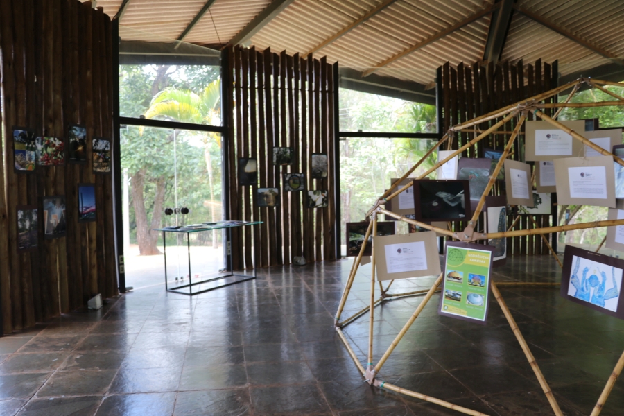 fotos em exposição na capela da UFLA