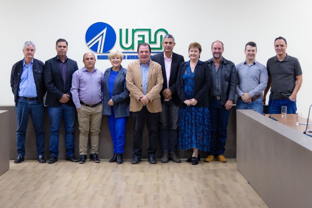 Prefeitos da microrregião de Lavras participam de reunião na UFLA para o planejamento do Hospital Universitário 