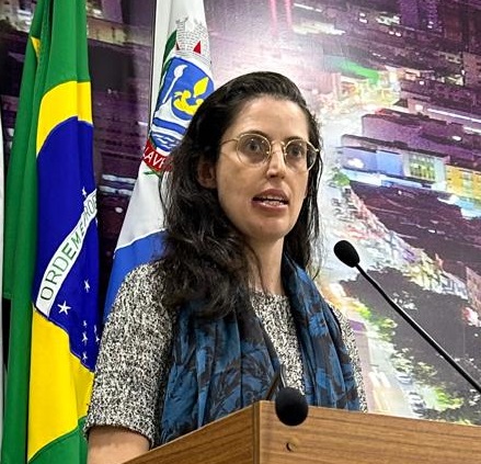 A professora da UFLA Gabriela Navarro fez a apresentação inicial sobre o tema