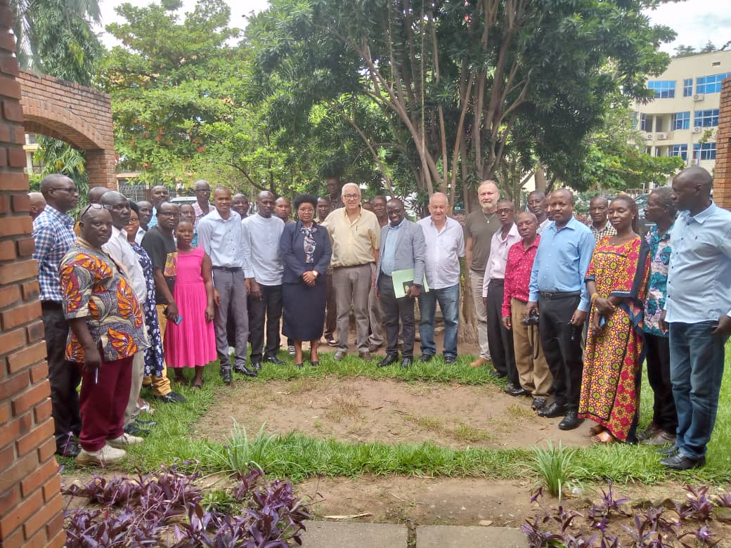 Gentileza solicitar descrição da imagem