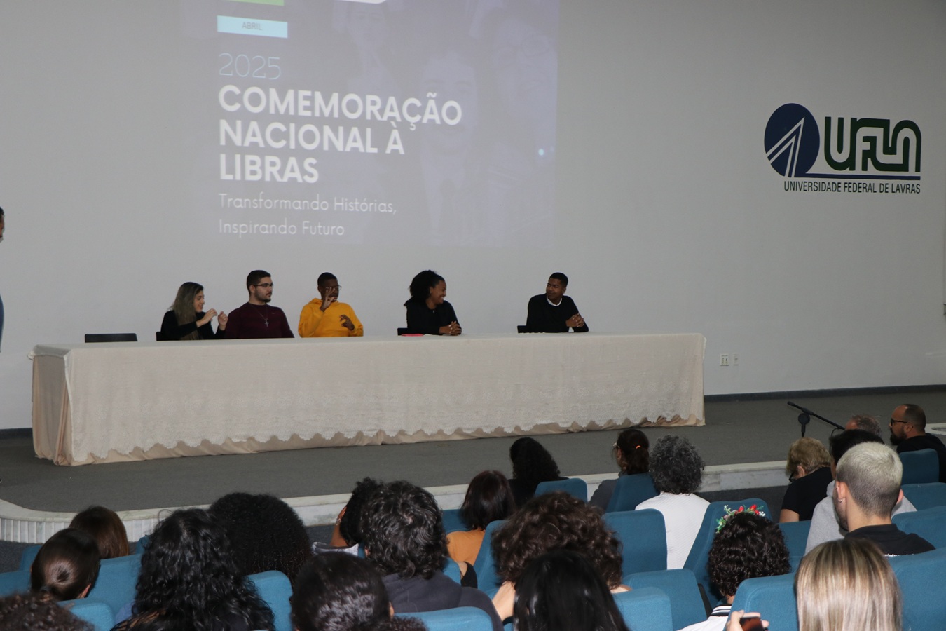 Gentileza solicitar descrição da imagem