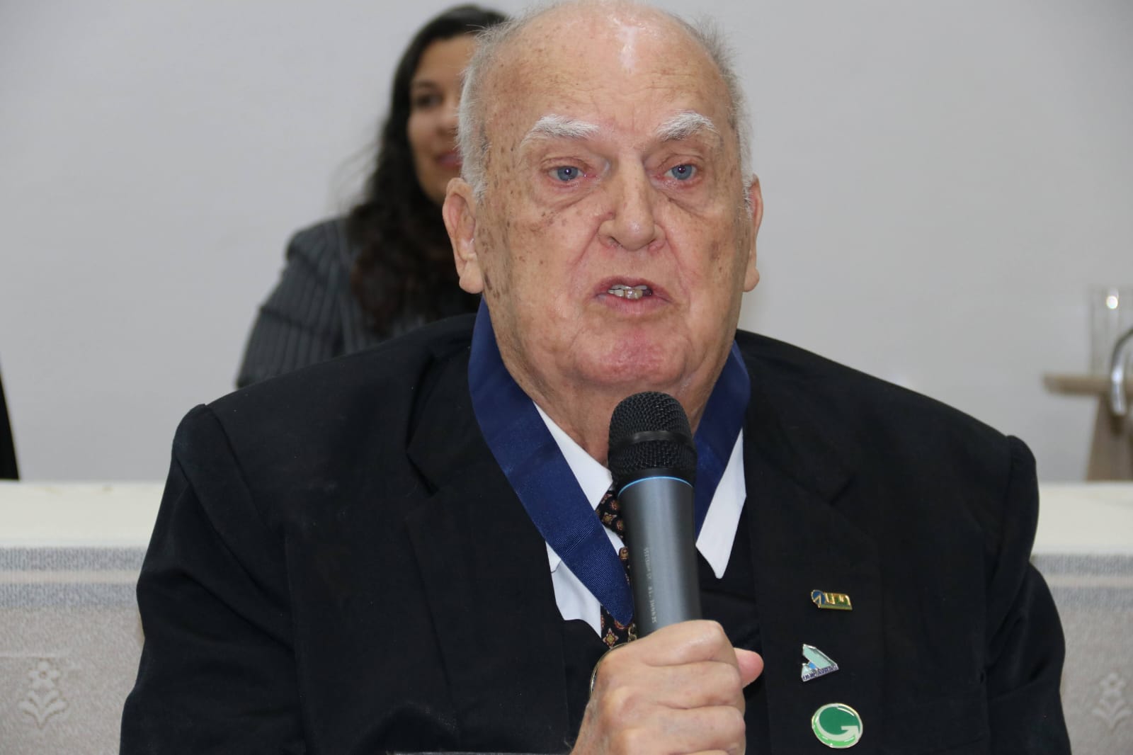 Gentileza solicitar descrição da imagem