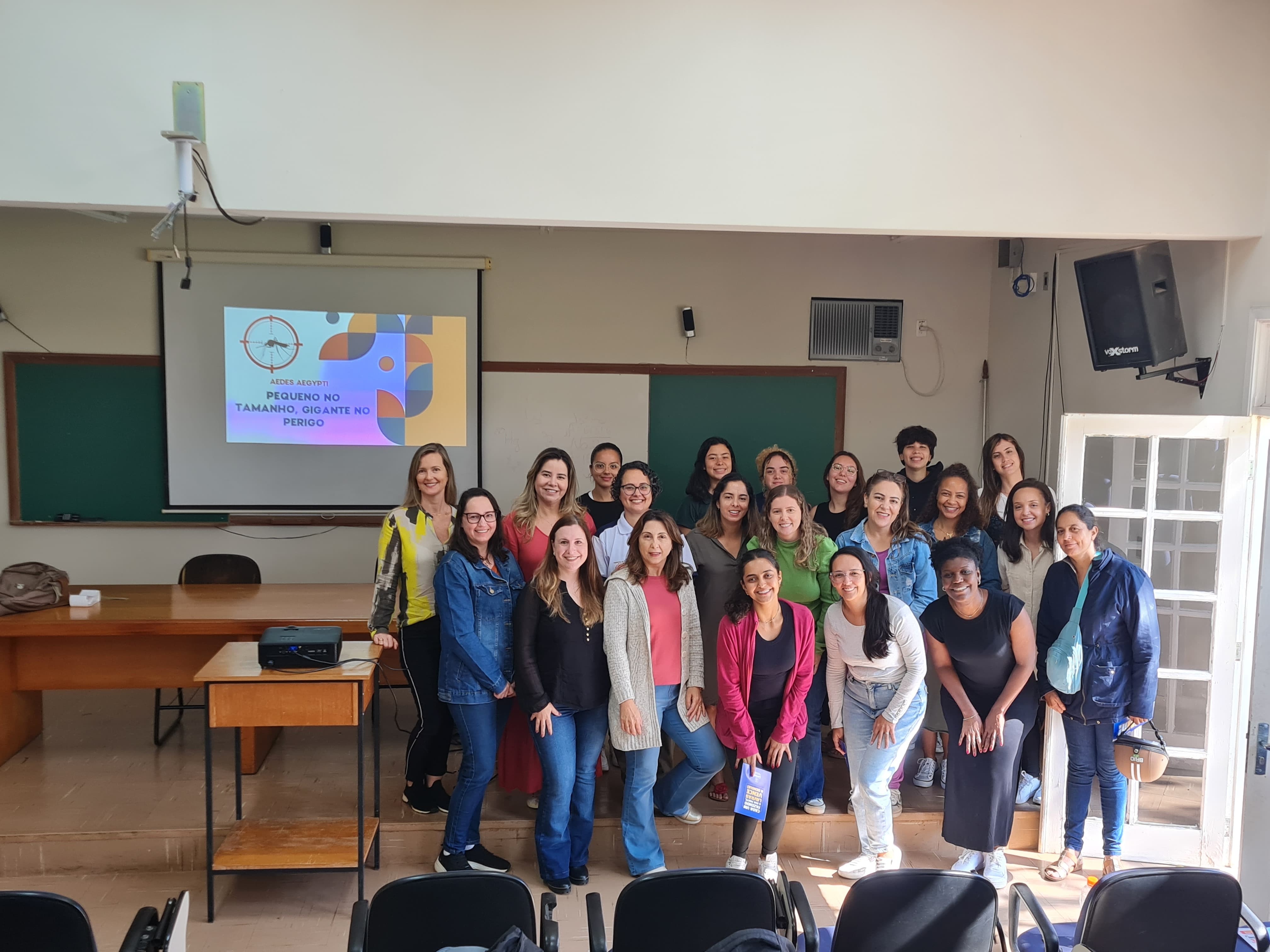 Gentileza solicitar descrição da imagem