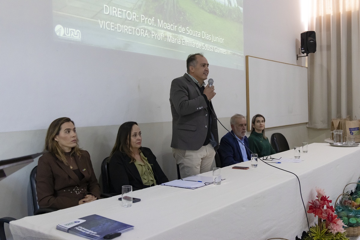 Gentileza solicitar descrição da imagem