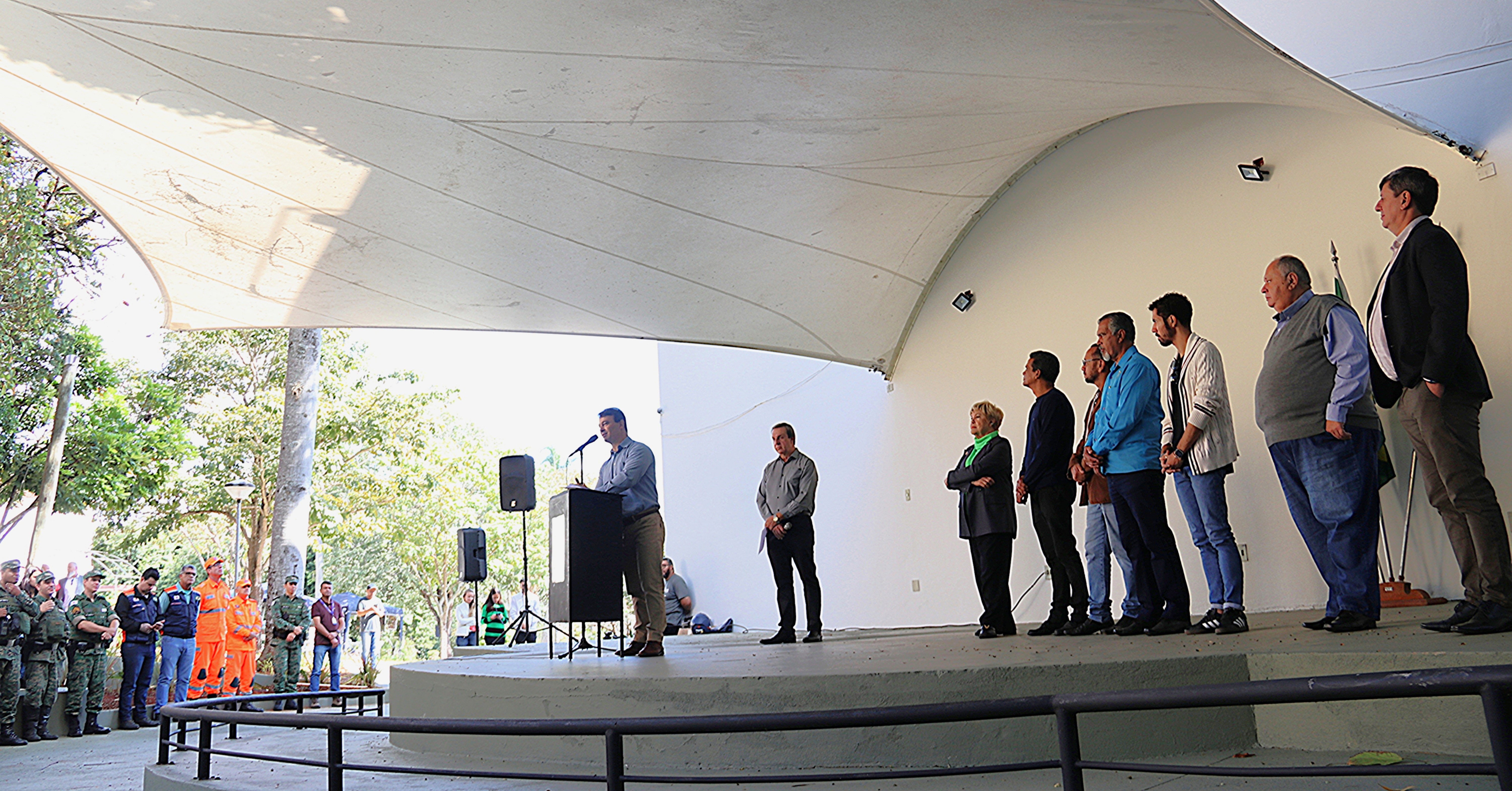 Gentileza solicitar descrição da imagem