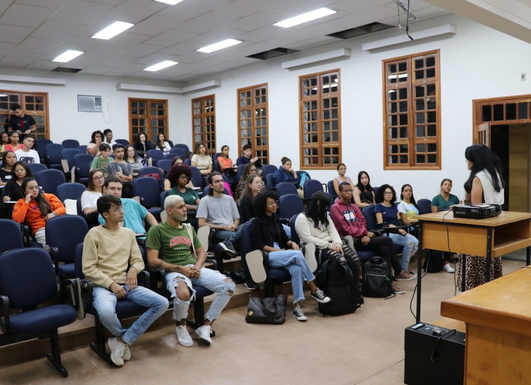 Gentileza solicitar descrição da imagem