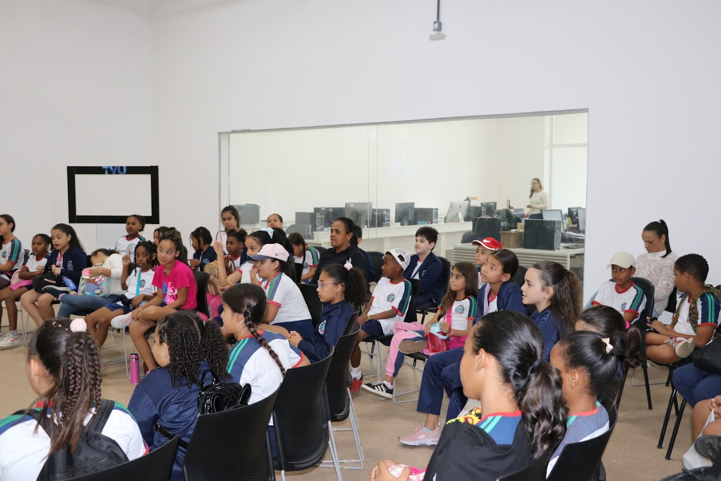 Gentileza solicitar descrição da imagem