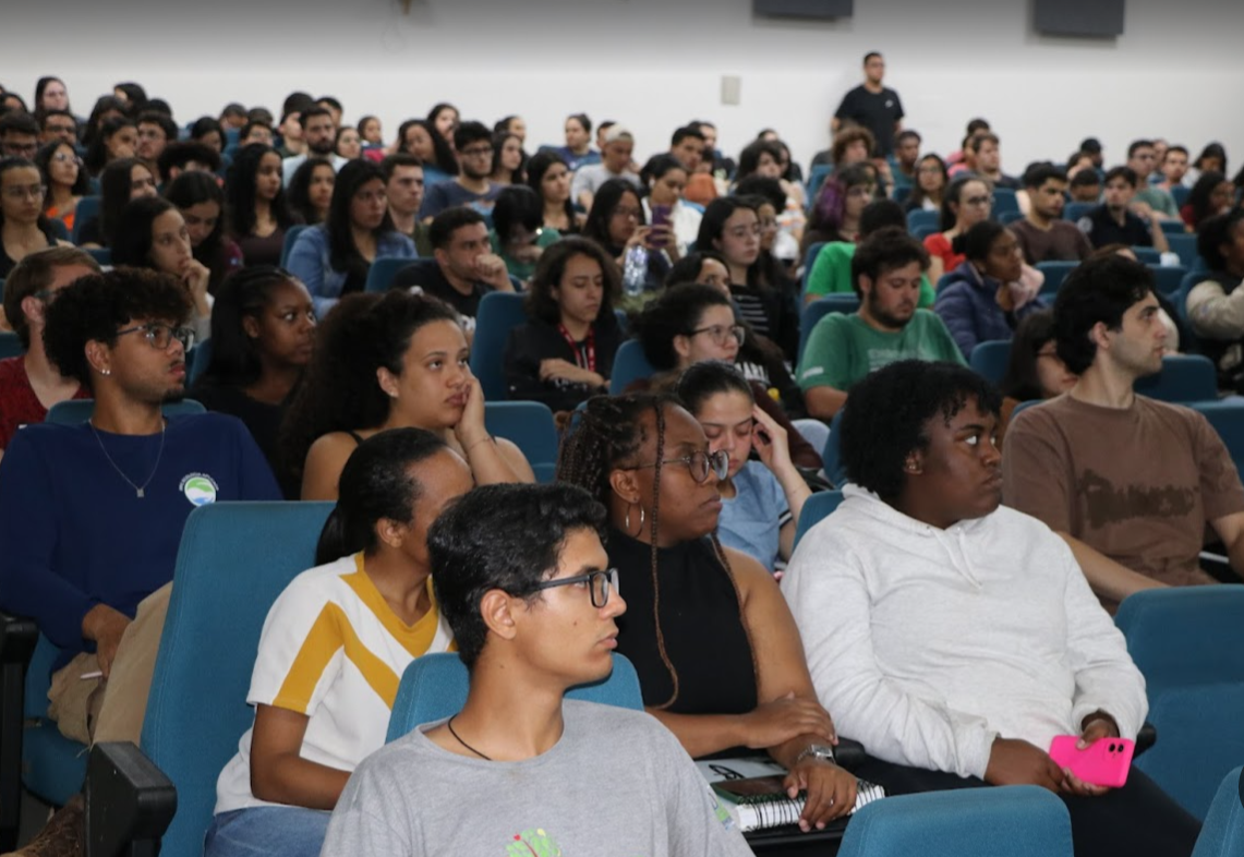 Gentileza solicitar descrição da imagem