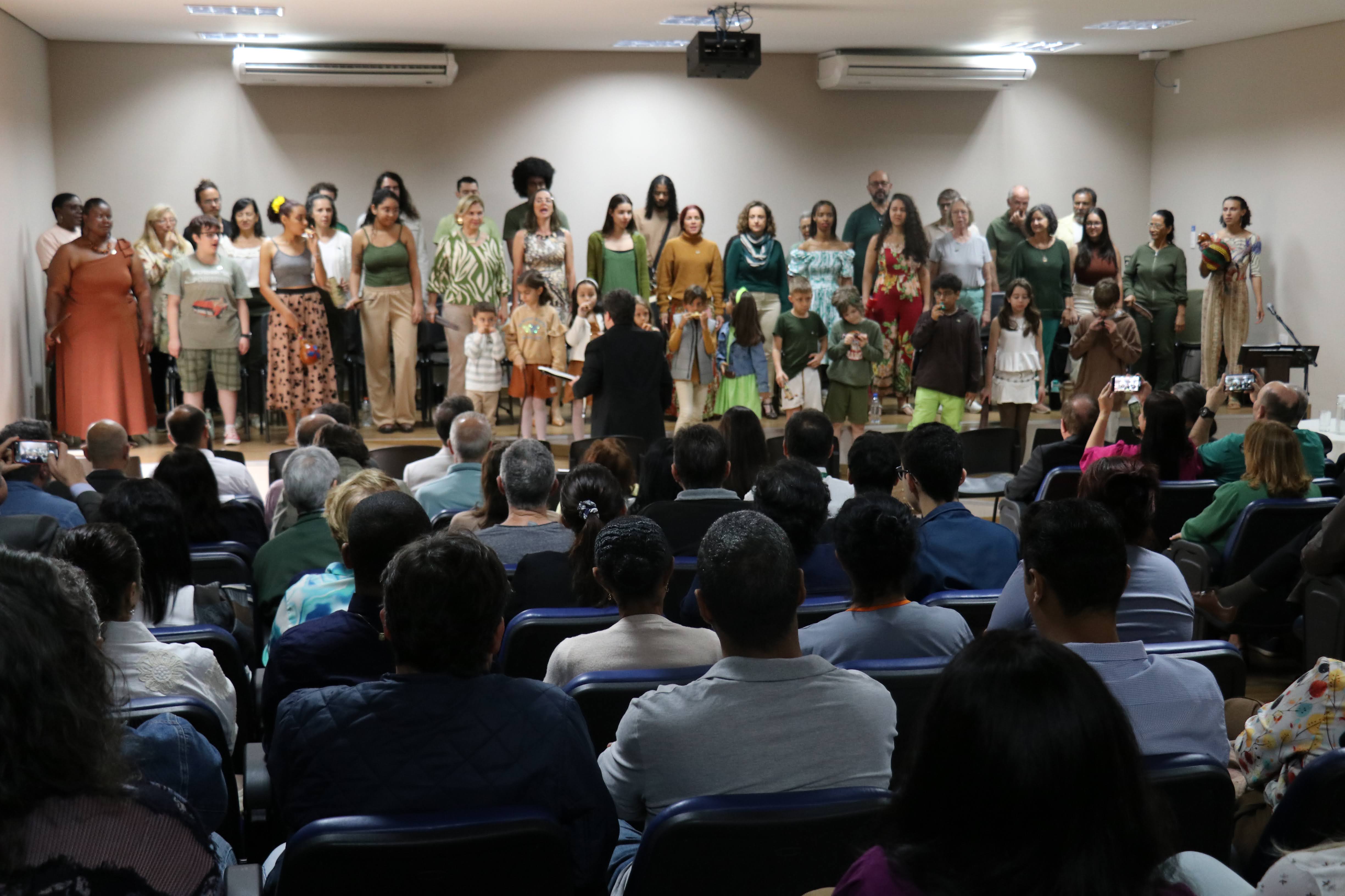 Gentileza solicitar descrição da imagem