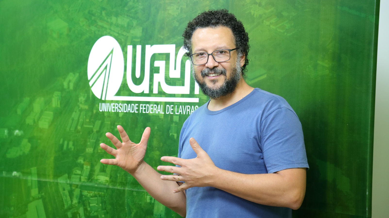 Gentileza solicitar descrição da imagem