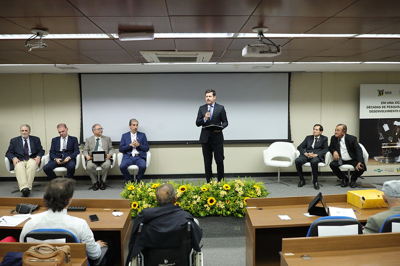 54827785314 b7c8fa729c c