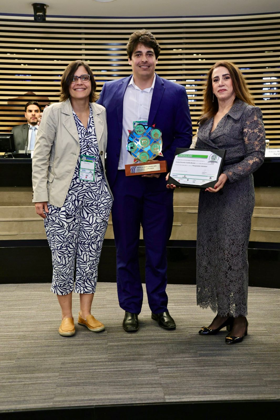 Gentileza solicitar descrição da imagem