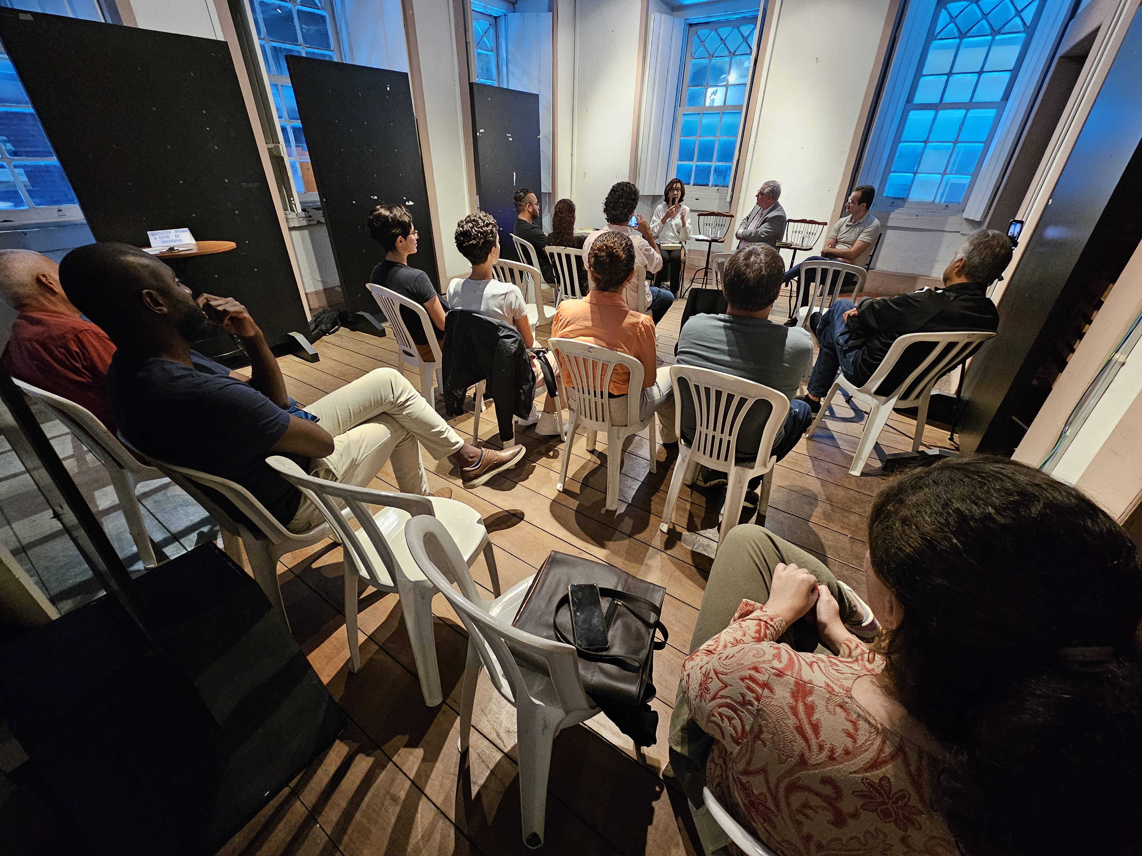 Gentileza solicitar descrição da imagem