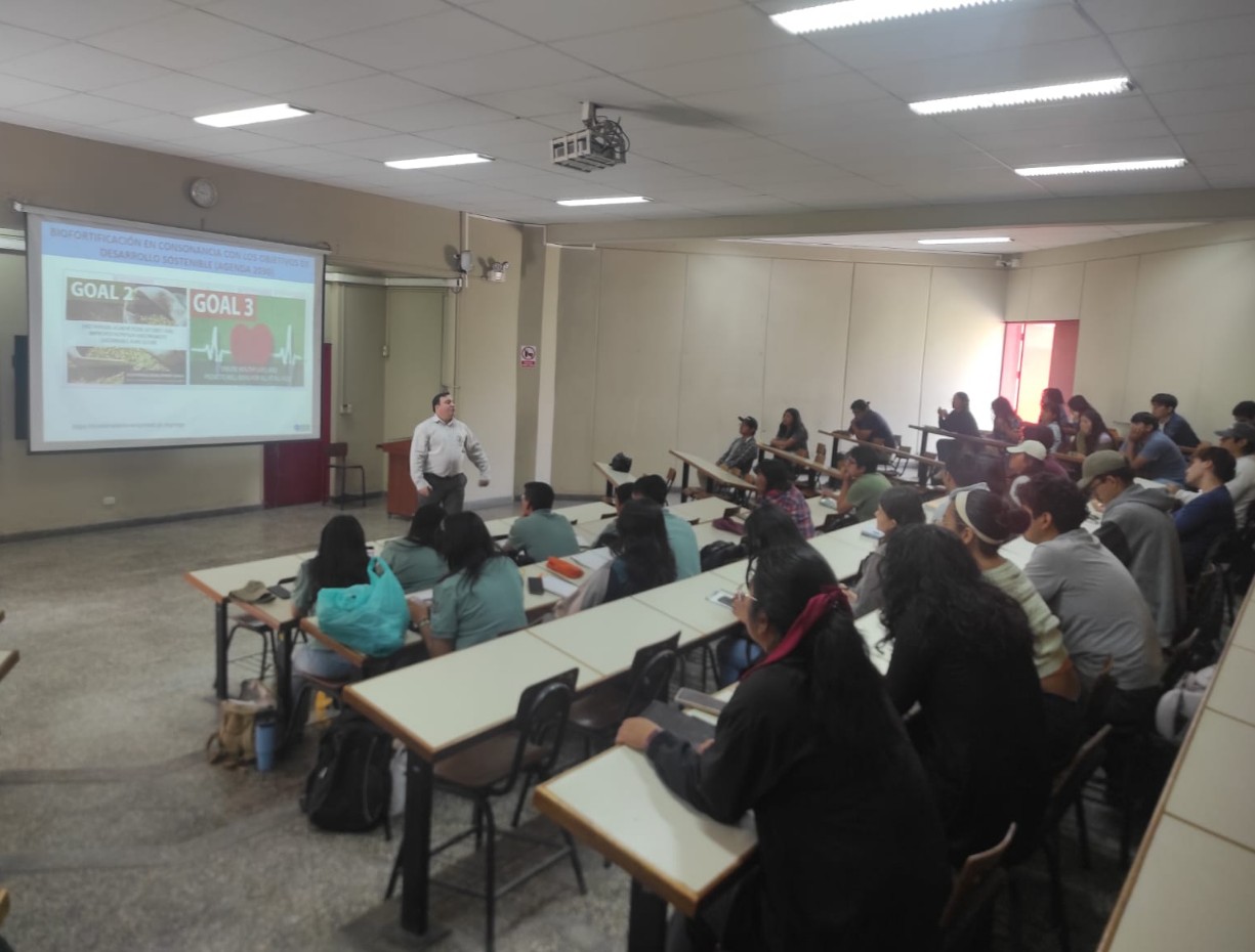 Professor da UFLA visita universidade peruana para fortalecimento de parcerias