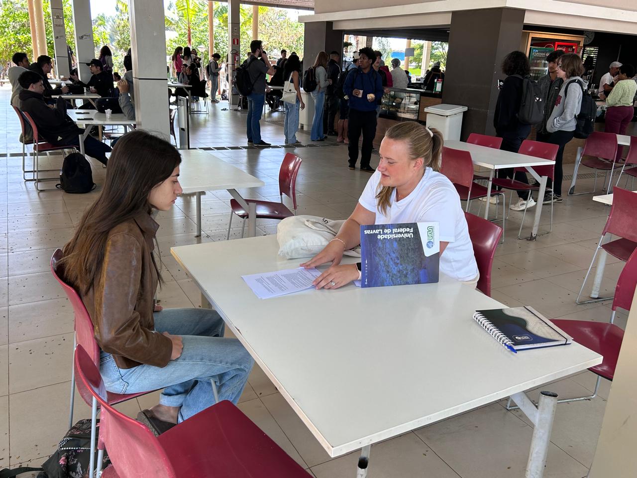 Pesquisadora norueguesa faz imersão na UFLA para estudo sobre políticas de cotas