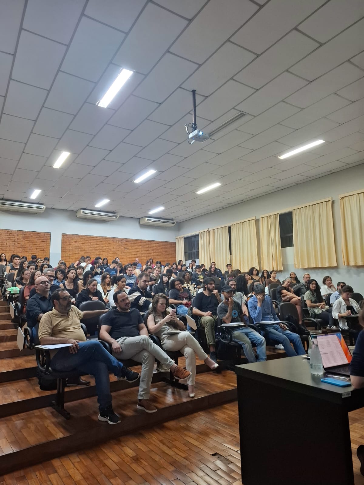 Primeiro Encontro de Humanidades da UFLA promove reflexão sobre a crise da democracia