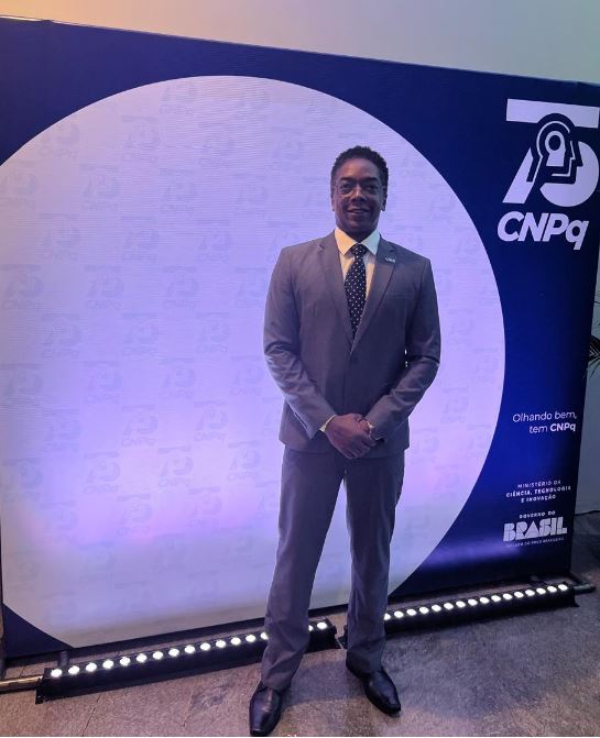 Gentileza solicitar descri&ccedil;&atilde;o da imagem