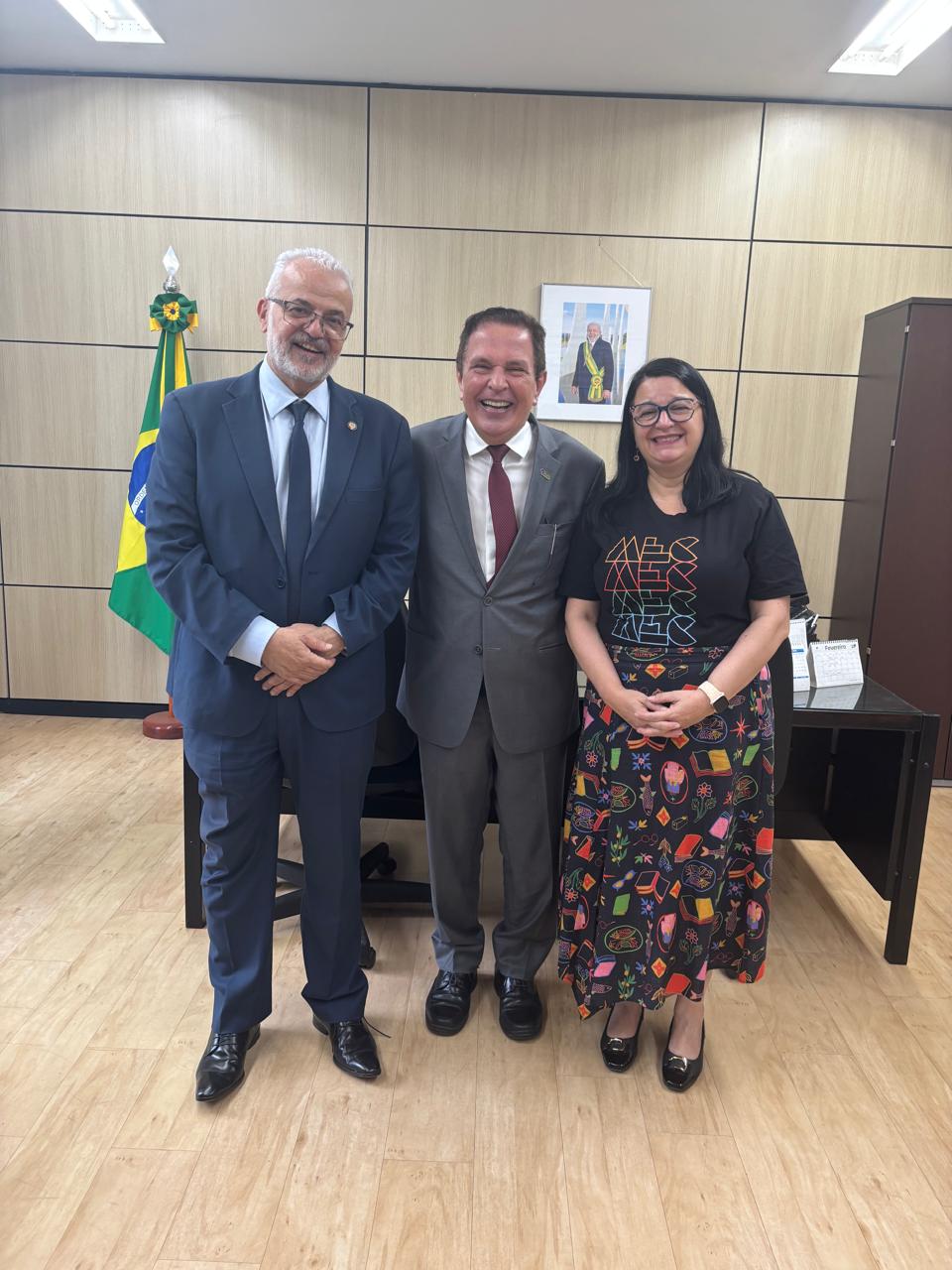 Gentileza solicitar descri&ccedil;&atilde;o da imagem