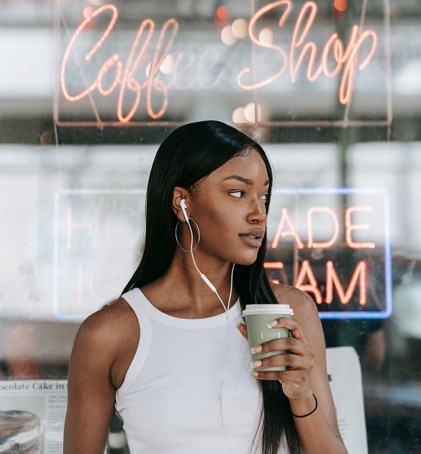 A influência da música na experiência do café