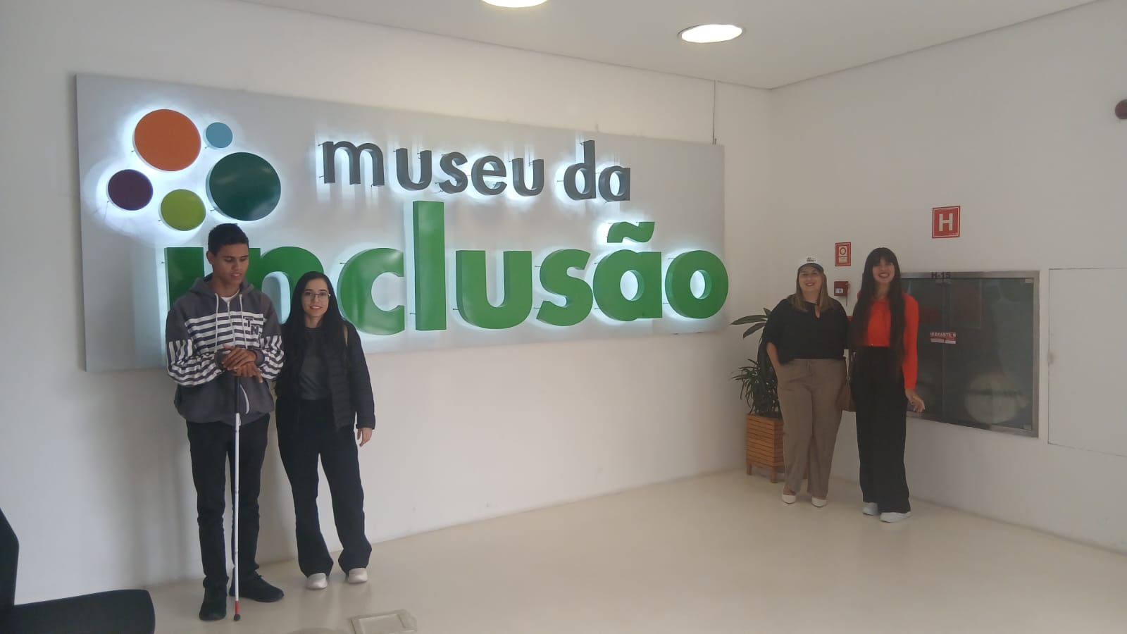 Estudantes da UFLA participam de encontro nacional sobre inclusão e direitos das pessoas com deficiência visual 