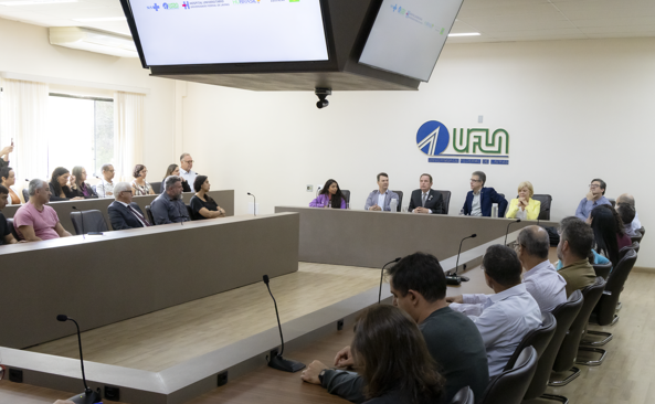 HU Brasil e UFLA assinam ordem de serviço para retomada das obras do Hospital Universitário