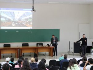 UFLA recebe visita de professor italiano referência mundial em criação de vacas leiteiras