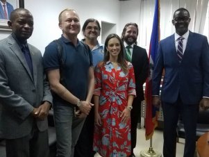 UFLA participa de cooperação humanitária no Haiti para implantar cultura do coco anão verde