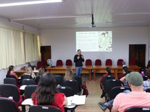 Mesa Redonda com o tema 