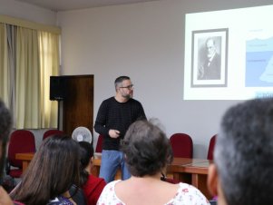 Mesa Redonda com o tema 