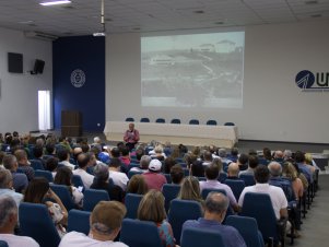 'Aula da Saudade' ministrada pelo professor emérito Alfredo Scheid Lopes encerrou as comemorações de 111 anos da UFLA