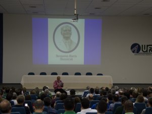 'Aula da Saudade' ministrada pelo professor emérito Alfredo Scheid Lopes encerrou as comemorações de 111 anos da UFLA