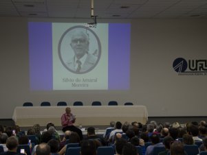 'Aula da Saudade' ministrada pelo professor emérito Alfredo Scheid Lopes encerrou as comemorações de 111 anos da UFLA