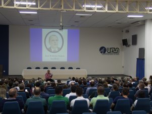 'Aula da Saudade' ministrada pelo professor emérito Alfredo Scheid Lopes encerrou as comemorações de 111 anos da UFLA