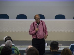 'Aula da Saudade' ministrada pelo professor emérito Alfredo Scheid Lopes encerrou as comemorações de 111 anos da UFLA