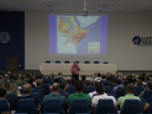 'Aula da Saudade' ministrada pelo professor emérito Alfredo Scheid Lopes encerrou as comemorações de 111 anos da UFLA