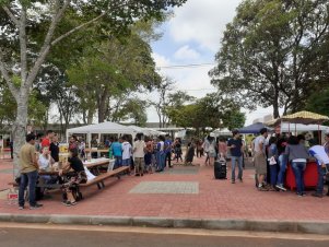 Feira agroecológica na UFLA recebe estudantes de Escola Estadual de Lavras