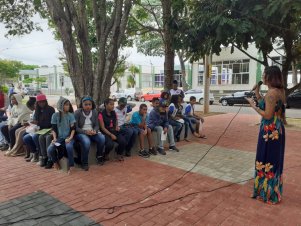 Feira agroecológica na UFLA recebe estudantes de Escola Estadual de Lavras