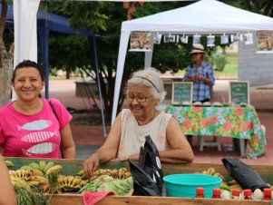 Feira agroecológica na UFLA recebe estudantes de Escola Estadual de Lavras