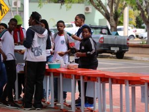 Feira agroecológica na UFLA recebe estudantes de Escola Estadual de Lavras