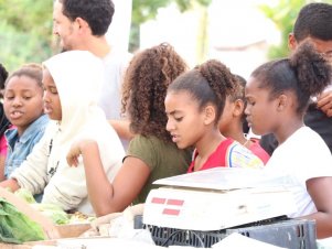 Feira agroecológica na UFLA recebe estudantes de Escola Estadual de Lavras