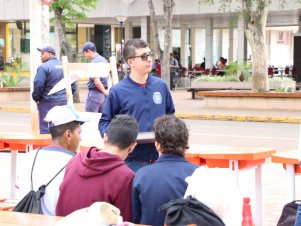 Feira agroecológica na UFLA recebe estudantes de Escola Estadual de Lavras