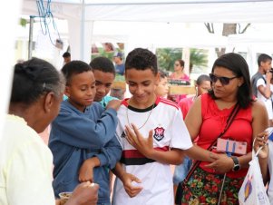 Feira agroecológica na UFLA recebe estudantes de Escola Estadual de Lavras