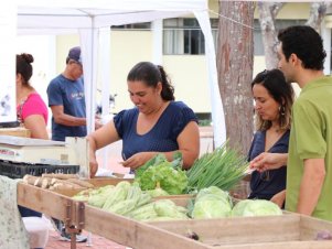 Feira agroecológica na UFLA recebe estudantes de Escola Estadual de Lavras