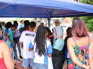 Feira agroecológica na UFLA recebe estudantes de Escola Estadual de Lavras