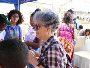 Feira agroecológica na UFLA recebe estudantes de Escola Estadual de Lavras