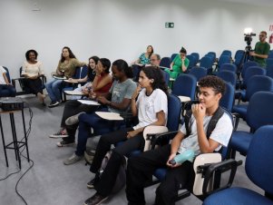 Estudantes do Cedet nas oficinas do projeto EduCom Ciência 