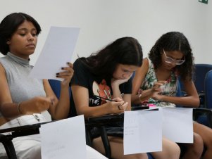 Estudantes do Cedet nas oficinas do projeto EduCom Ciência 